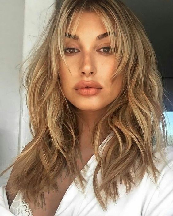 52 charmantes coupes de cheveux mi-long pour femme 34