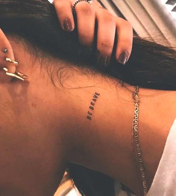 50 top idées de tatouages nuque pour femme 35