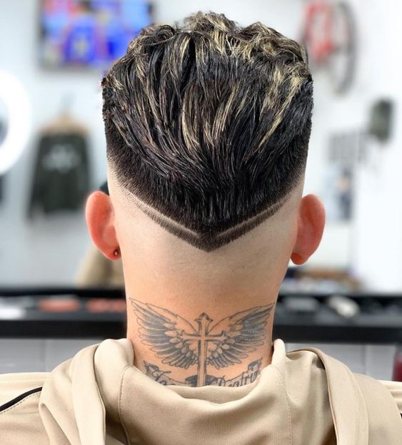 50 top idées de tatouages nuque pour femme 36