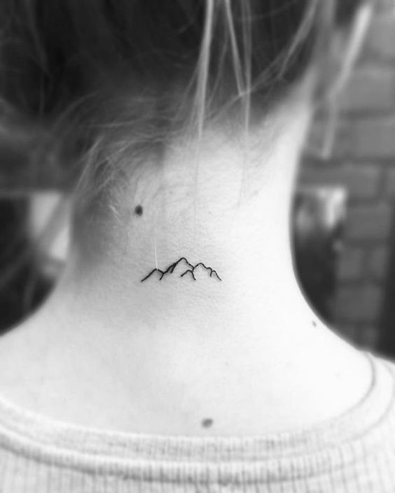 50 top idées de tatouages nuque pour femme 37