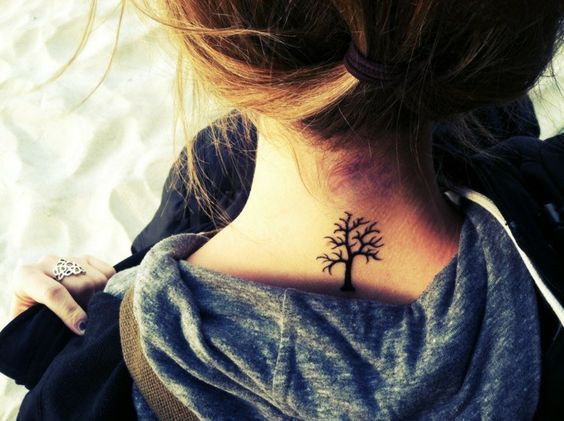 50 top idées de tatouages nuque pour femme 38