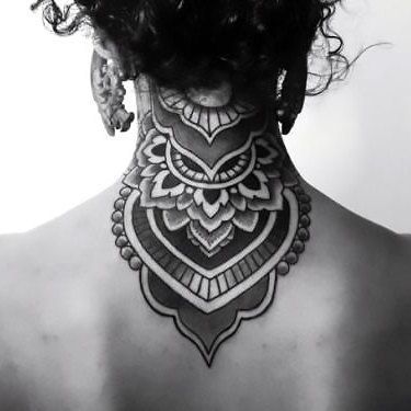50 top idées de tatouages nuque pour femme 41