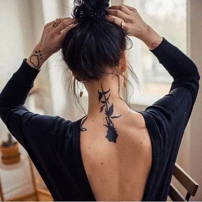 50 top idées de tatouages nuque pour femme 42