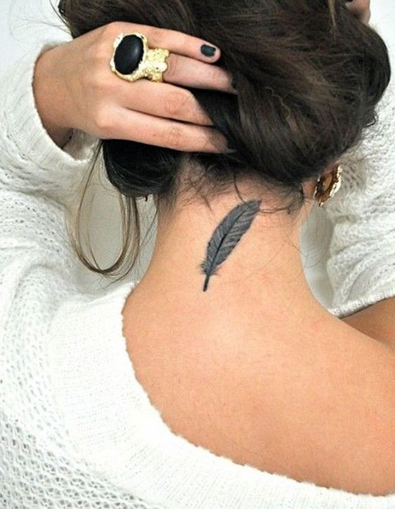 50 top idées de tatouages nuque pour femme 44
