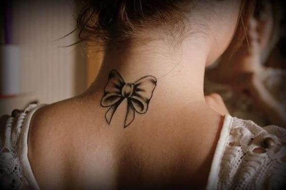 50 top idées de tatouages nuque pour femme 50