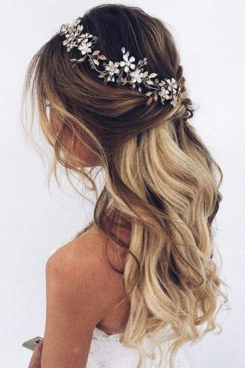 Les 33 plus belles coiffures de fêtes 9 Les 33 plus belles coiffures de fêtes 9