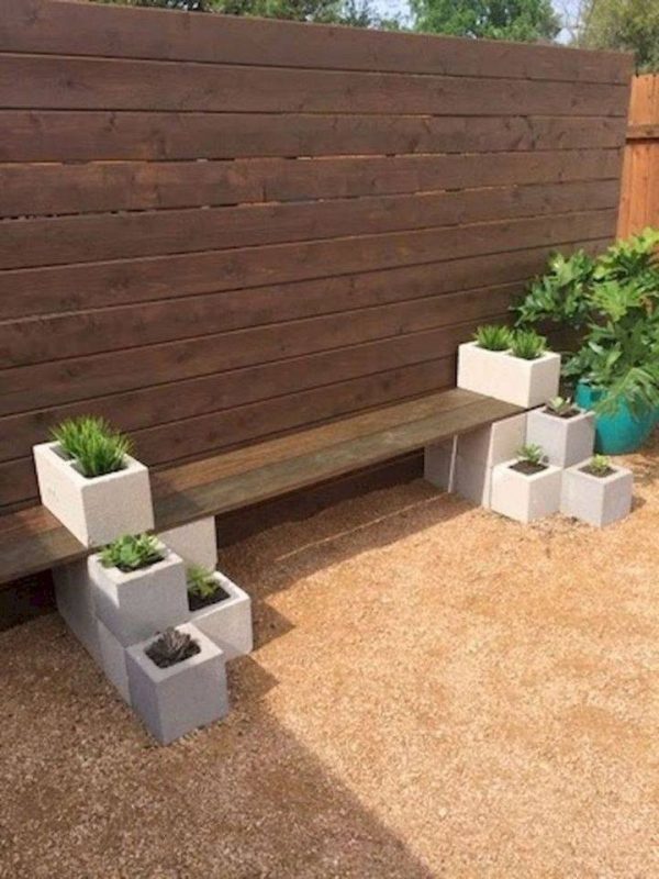 84 idées pour décorer le jardin avec des blocs en béton 35