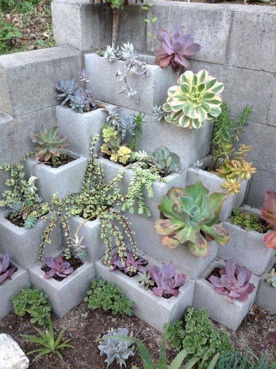 84 idées pour décorer le jardin avec des blocs en béton 6