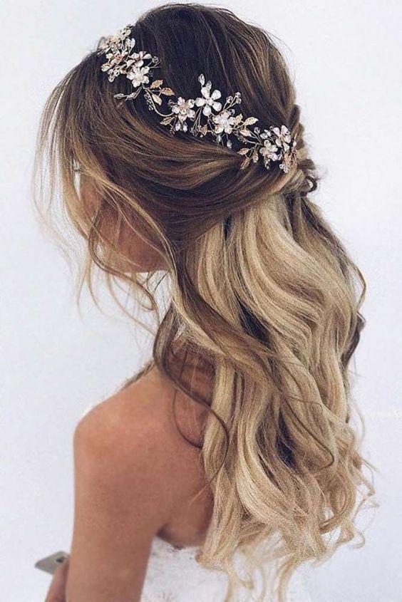 100 top idées de coiffures de fête à essayer 35