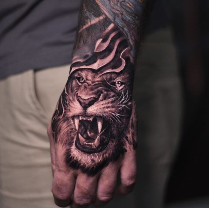 29 top idées de tatouages main pour homme 7 29 top idées de tatouages main pour homme 7