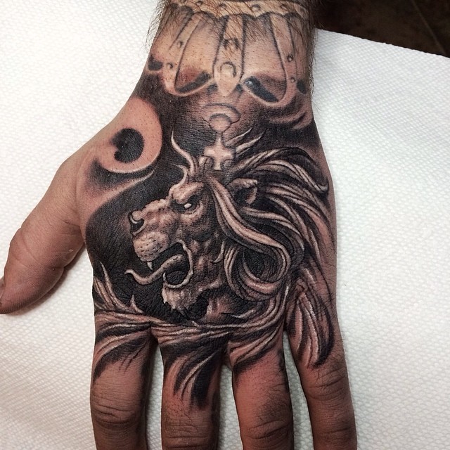 29 top idées de tatouages main pour homme 16 29 top idées de tatouages main pour homme 16