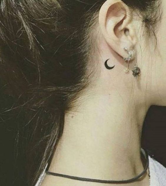 100 idées de tatouages lune pour femme 13