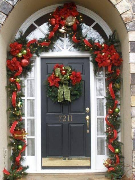 23 idées pour décorer votre entrée à Noël 14 23 idées pour décorer votre entrée à Noël 14