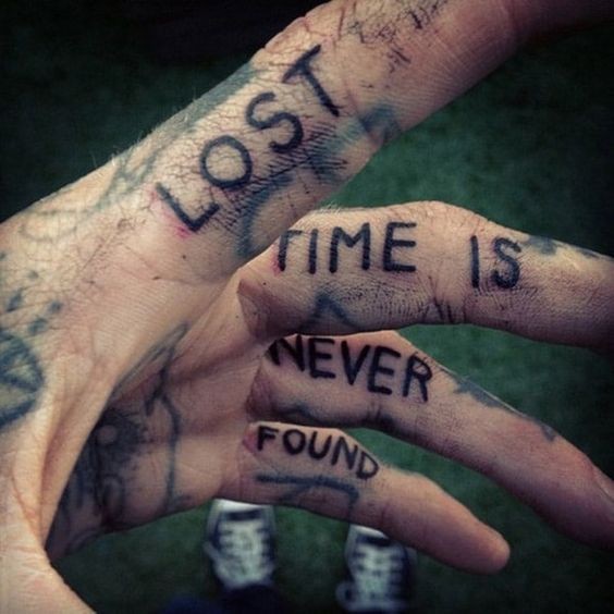 Les 100 plus beaux tatouages de doigts 14 Les 100 plus beaux tatouages de doigts 14