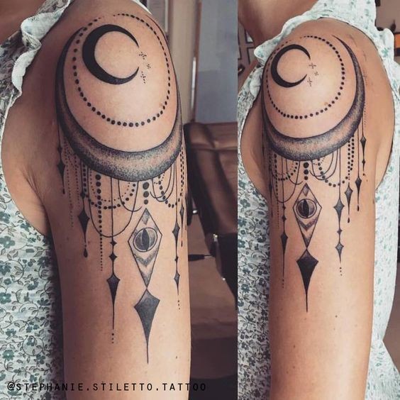 100 idées de tatouages lune pour femme 16