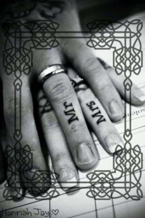 Les 100 plus beaux tatouages de doigts 20 Les 100 plus beaux tatouages de doigts 20