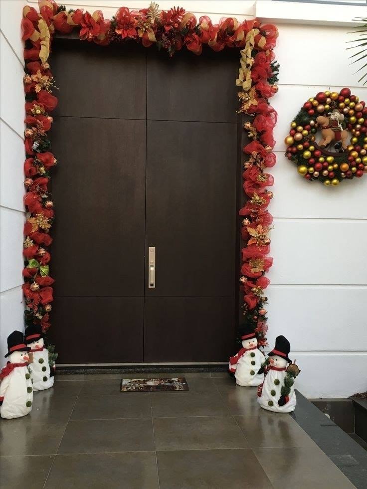 23 idées pour décorer votre entrée à Noël 21 23 idées pour décorer votre entrée à Noël 21