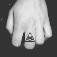 Les 100 plus beaux tatouages de doigts 29 Les 100 plus beaux tatouages de doigts 29