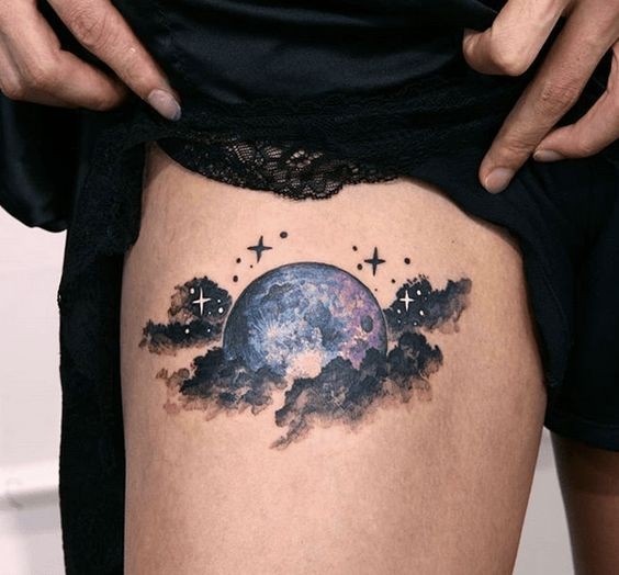 100 idées de tatouages lune pour femme 32