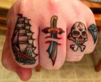 Les 100 plus beaux tatouages de doigts 34 Les 100 plus beaux tatouages de doigts 34