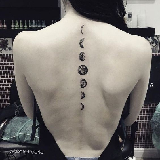 100 idées de tatouages lune pour femme 36