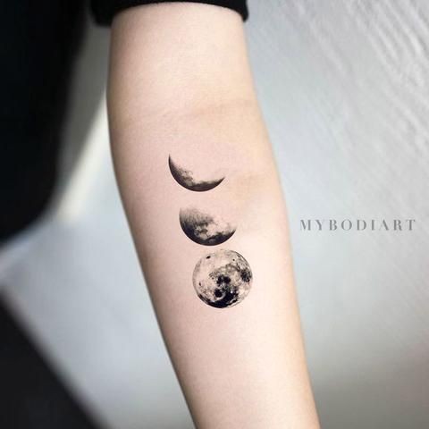 100 idées de tatouages lune pour femme 39