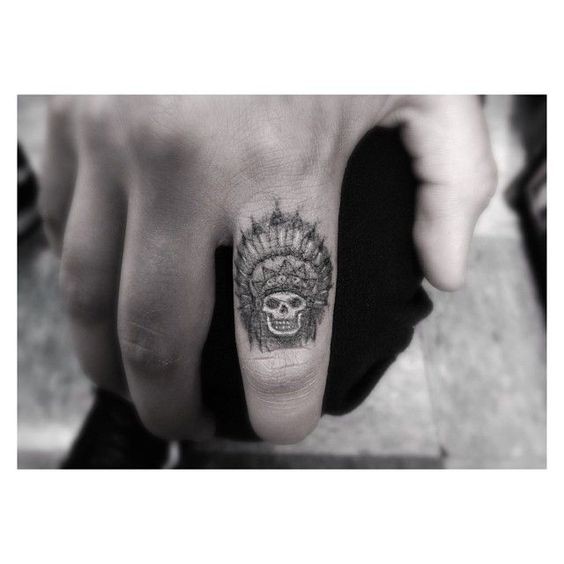 Les 100 plus beaux tatouages de doigts 48 Les 100 plus beaux tatouages de doigts 48