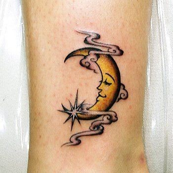 100 idées de tatouages lune pour femme 49