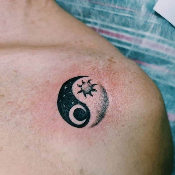 100 idées de tatouages lune pour femme 58