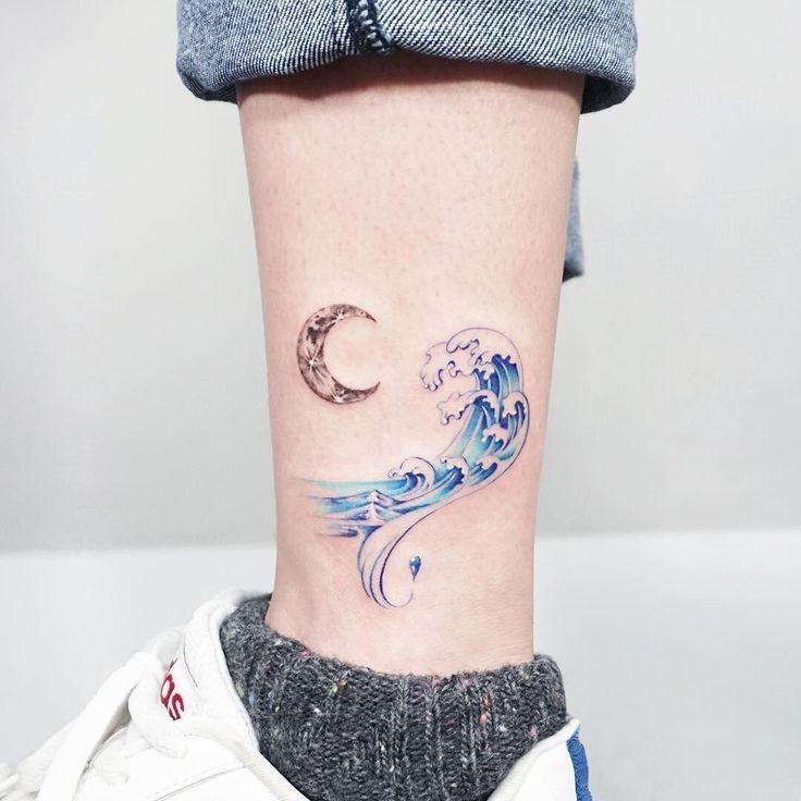 100 idées de tatouages lune pour femme 65