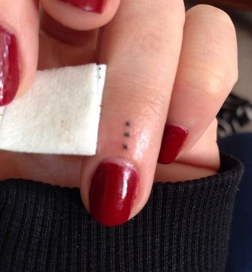 Les 100 plus beaux tatouages de doigts 83 Les 100 plus beaux tatouages de doigts 83