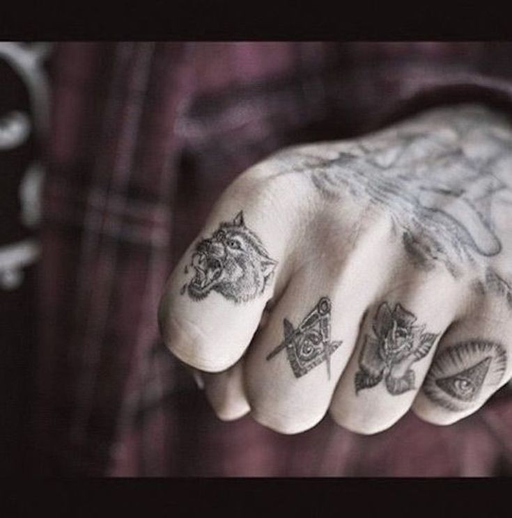 Les 100 plus beaux tatouages de doigts 86 Les 100 plus beaux tatouages de doigts 86