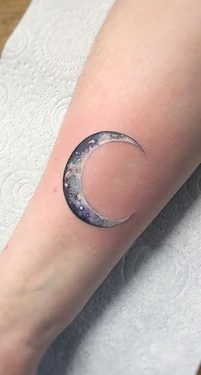 100 idées de tatouages lune pour femme 93
