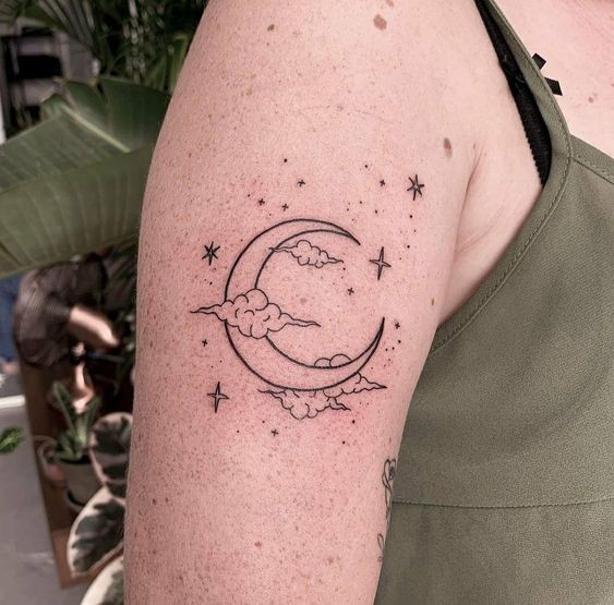 100 idées de tatouages lune pour femme 94