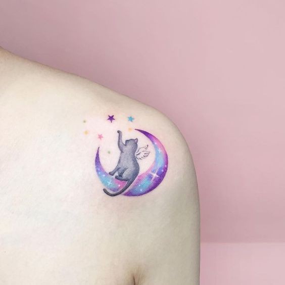 100 idées de tatouages lune pour femme 95