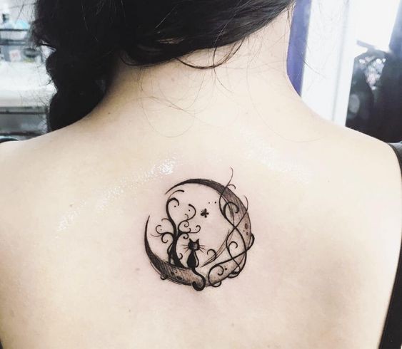 100 idées de tatouages lune pour femme 96