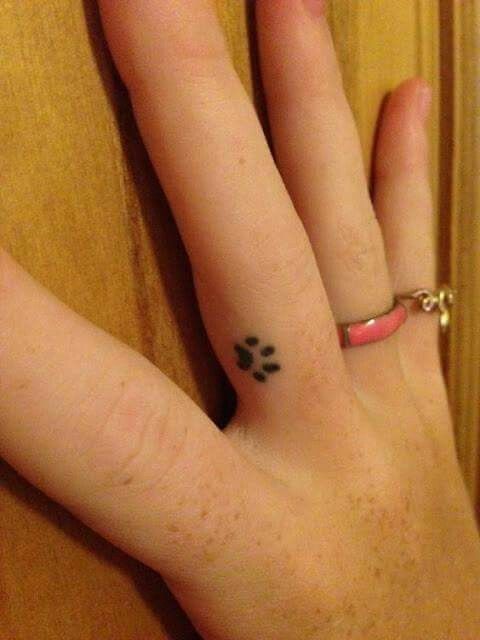 Les 100 plus beaux tatouages de doigts 99 Les 100 plus beaux tatouages de doigts 99