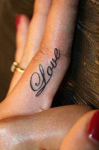 Les 100 plus beaux tatouages de doigts 10 Les 100 plus beaux tatouages de doigts 10