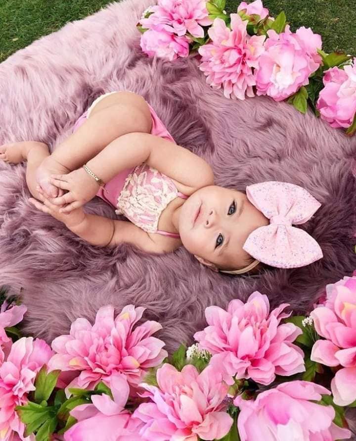 14 jolies idées de séances photos pour un bébé fille 3