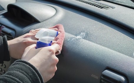 10 astuces hyper-simples pour nettoyer les plastiques de voitures 5
