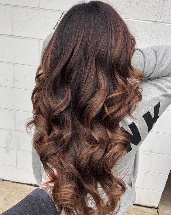 Les 50 plus beaux balayages blond sur cheveux bruns 30 Les 50 plus beaux balayages blond sur cheveux bruns 30