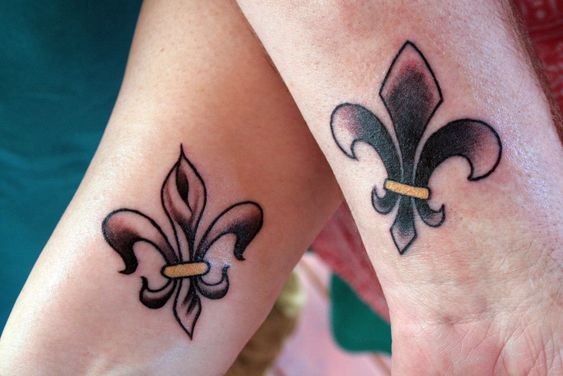 Les 50 plus beaux tatouages fleurs de lys 18