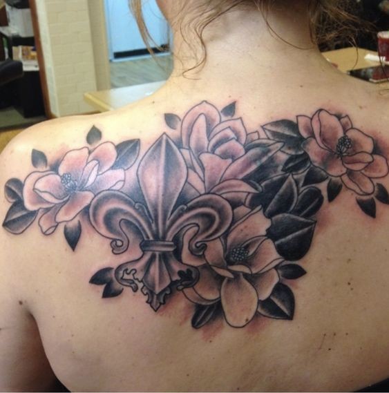 Les 50 plus beaux tatouages fleurs de lys 35