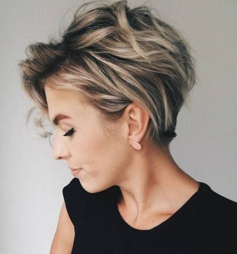 Les 50 plus beaux balayages sur cheveux courts 8 Les 50 plus beaux balayages sur cheveux courts 8