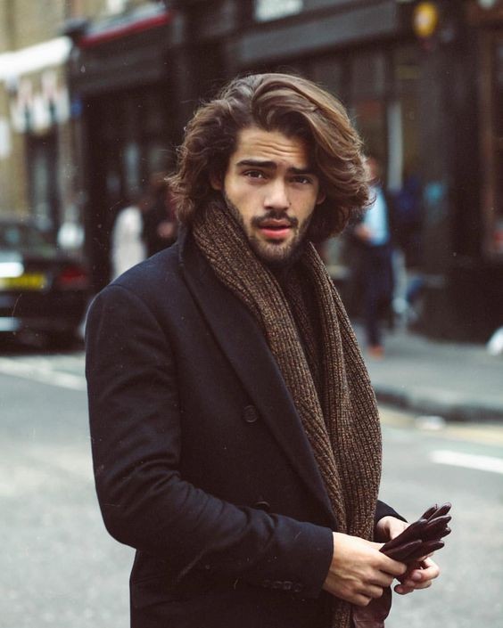 Les 44 plus belles coiffures pour hommes aux cheveux longs 19 Les 44 plus belles coiffures pour hommes aux cheveux longs 19