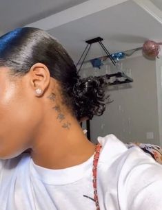 Les 50 plus beaux tatouages derrière l'oreille 24 Les 50 plus beaux tatouages derrière l'oreille 24