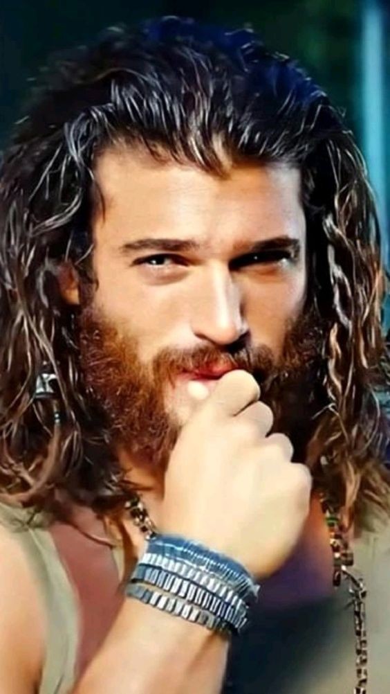 Les 44 plus belles coiffures pour hommes aux cheveux longs 25 Les 44 plus belles coiffures pour hommes aux cheveux longs 25