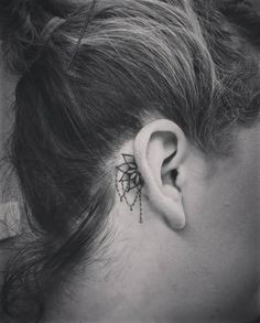 Les 50 plus beaux tatouages derrière l'oreille 26 Les 50 plus beaux tatouages derrière l'oreille 26