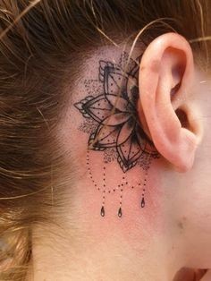 Les 50 plus beaux tatouages derrière l'oreille 27 Les 50 plus beaux tatouages derrière l'oreille 27