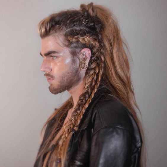 Les 44 plus belles coiffures pour hommes aux cheveux longs 35 Les 44 plus belles coiffures pour hommes aux cheveux longs 35
